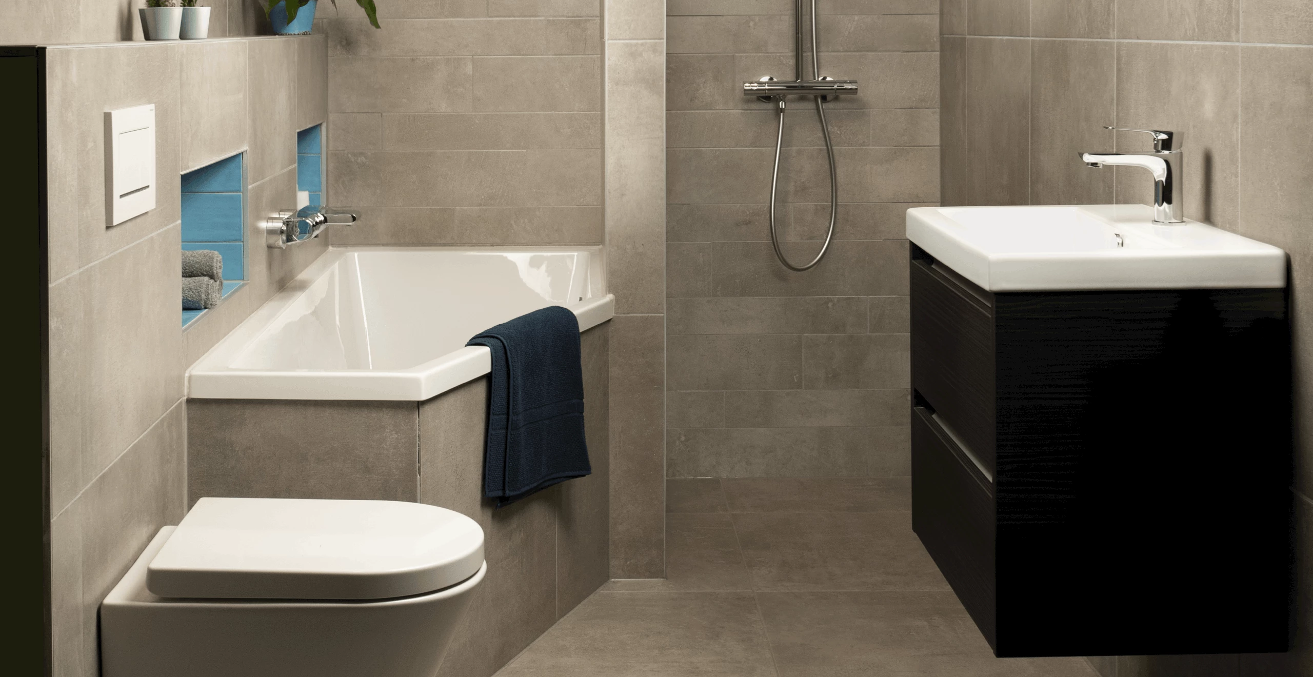 Vuiligheid badge Fabrikant Kleine badkamer inspiratie: hoe benut je een kleine badkamer optimaal? |  Sani4All